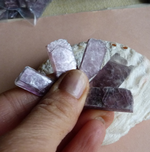 Lepidolit - 5 ks (L5/5) - Extra
