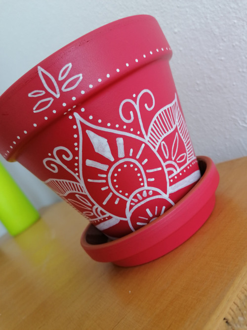 Květináč ornamenty bílá — foto 1