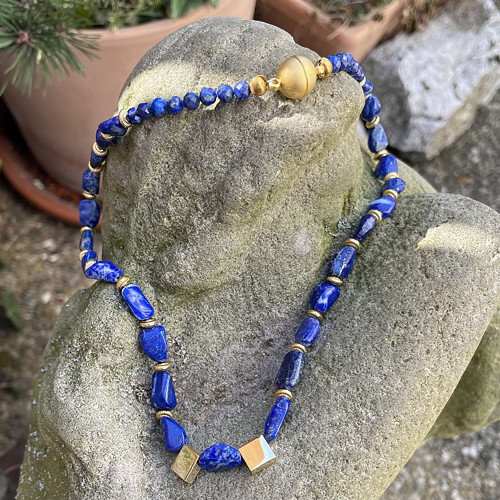 Krátký náhrdelník z Lapisu lazuli