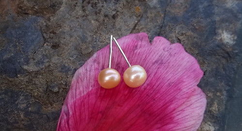 Náušnice s růžovou říční perlou button AAA