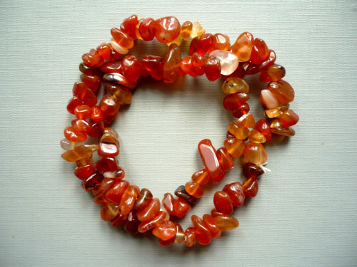 Minerální zlomky 20 cm - karneol TMAVÝ