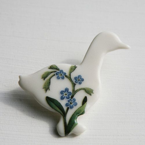 Husa pomněnková - porcelánová brož — foto 1