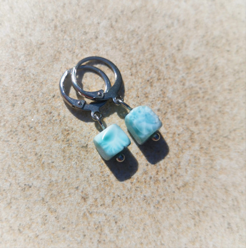 Přírodní larimar*kostičky*náušnice*ocel