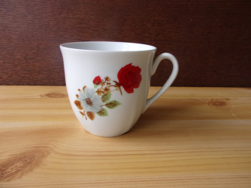 Starý porcelánový hrníček