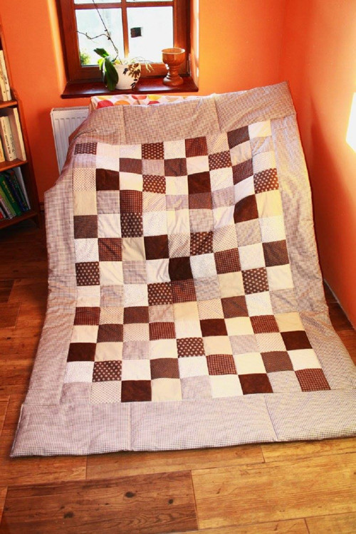 Hnědý kostkáč ..přehoz či přikrývka patchwork