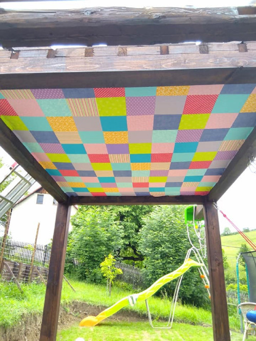 Patchworkový podhled pod pergolu — foto 1