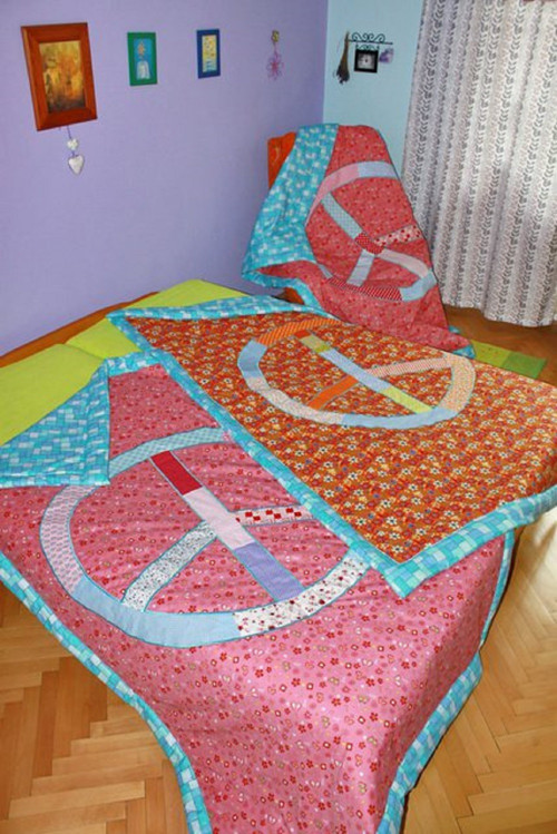 Přikrývky Peace do barevna
