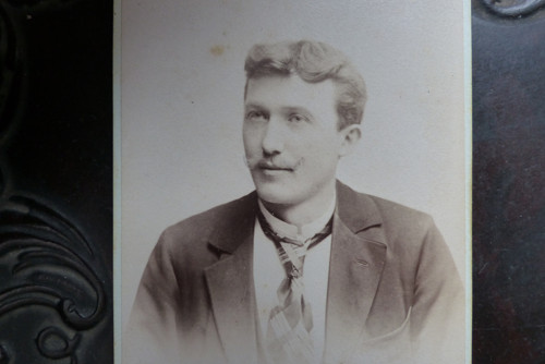 S vázankou... kabinetní fotografie
