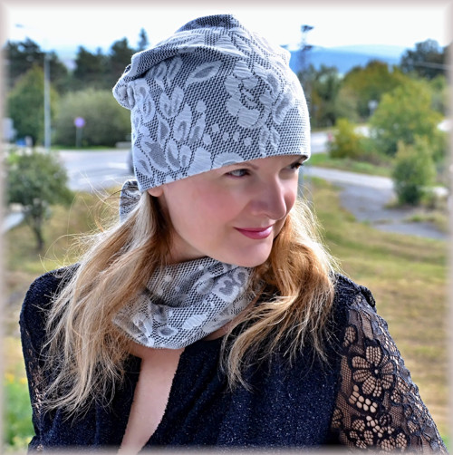 Čepice - White jacquard