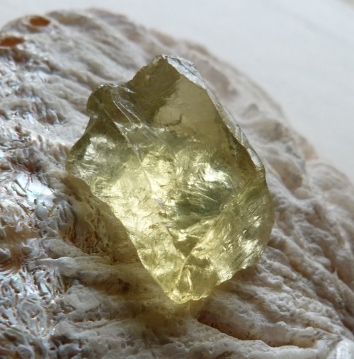 Brazilit (Lemon Quartz) surový - 2,4 cm - Extra