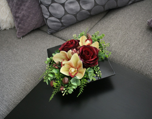 Ikebana s růžemi a orchidejemi — foto 1