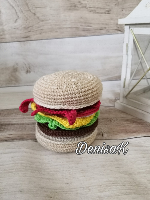 Háčkovaný hamburger