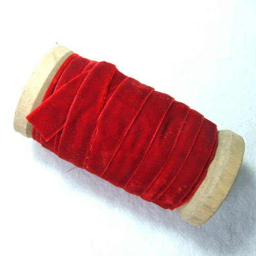 Stuha sametová š. 1,5 cm d. 10 m — foto 1