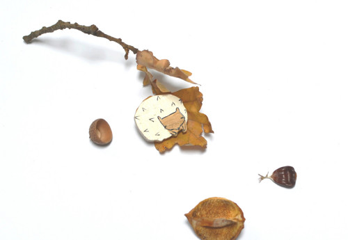 Dřevěná brož - ježek (dub) — foto 1