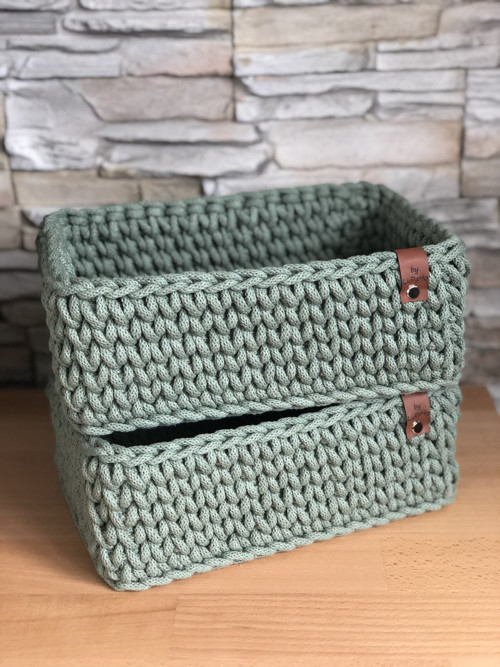 Háčkovaný obdélníkový košík 25x15cm šalvějový