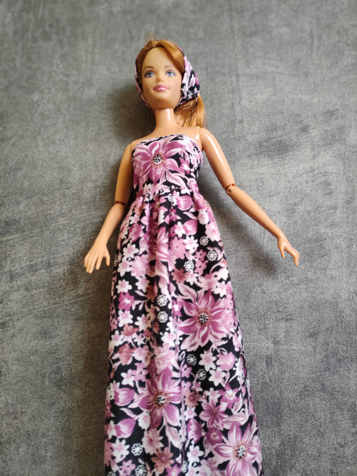 Dlouhé šatičky s čelenkou pro Barbie — foto 1