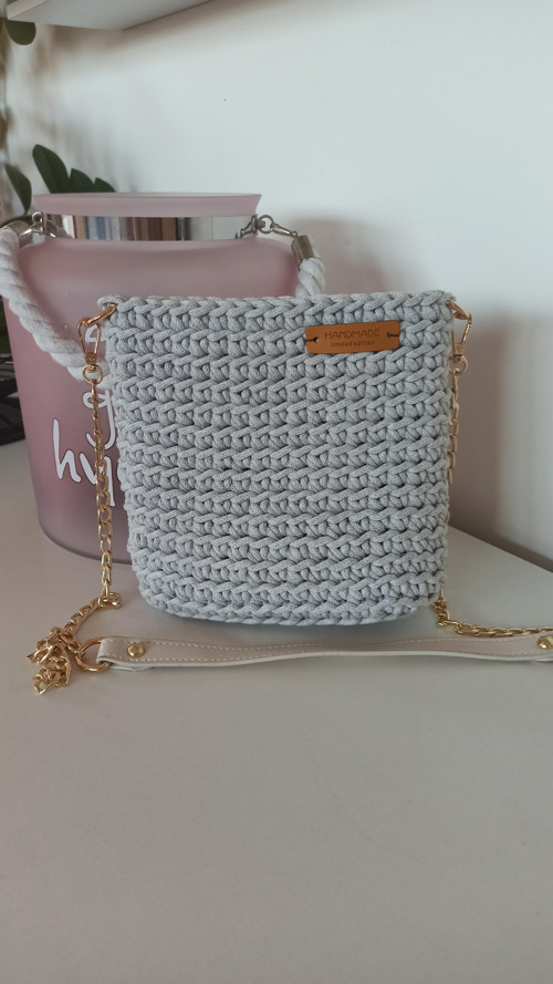 Háčkovaná crossbody kabelka