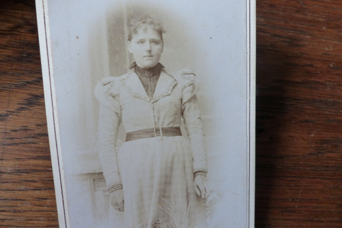 S broží granátovou... kabinetní fotografie