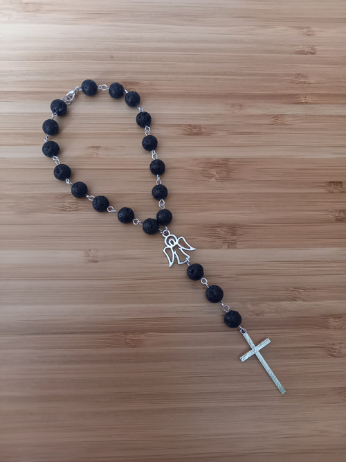 Růženec do auta z lávy s andělíčkem