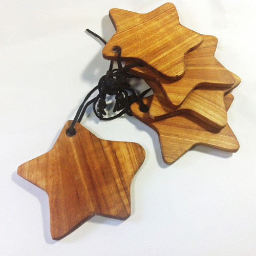 OZDOBY 5 ks HVĚZDA (bříza) 8cm + DÁREK KRABICE