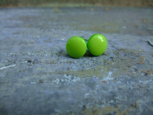 Knoflíkové náušnice - mini zelené — foto 1