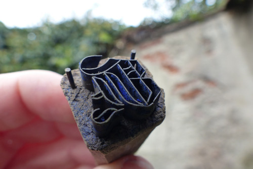 Monogram ...dřevěné razítko na textil, modrotisk