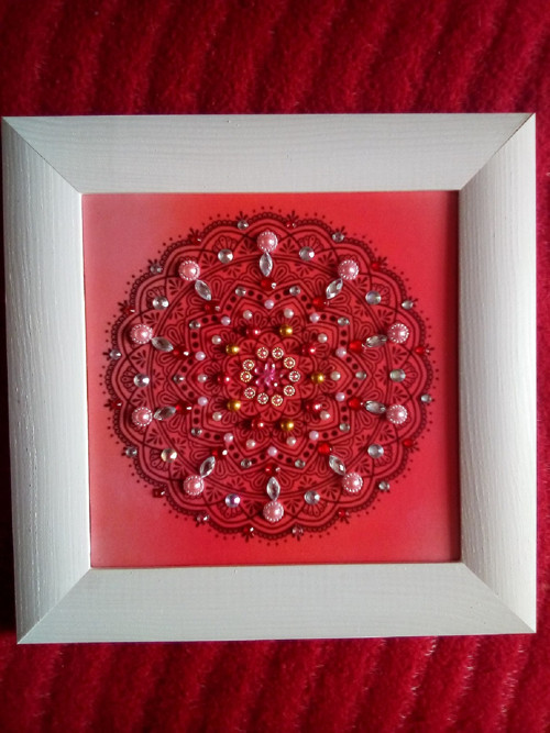 Korálková mandala červená 20x20cm