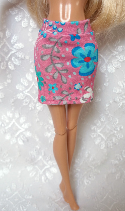 Barbie . natahovací sukně — foto 1