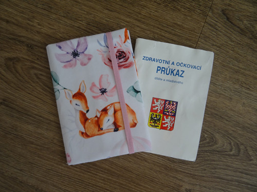 Nepromokavý obal na očkovací průkaz - Srnky