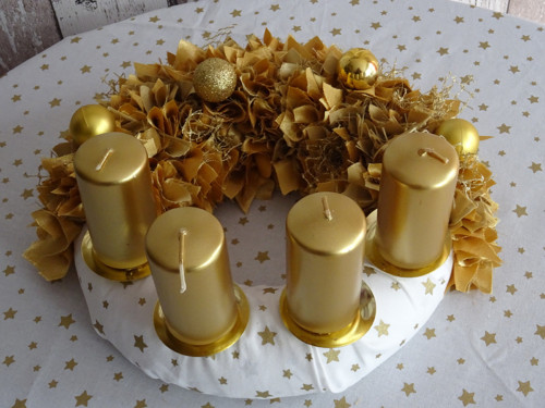 Adventní věnec bílo zlatý