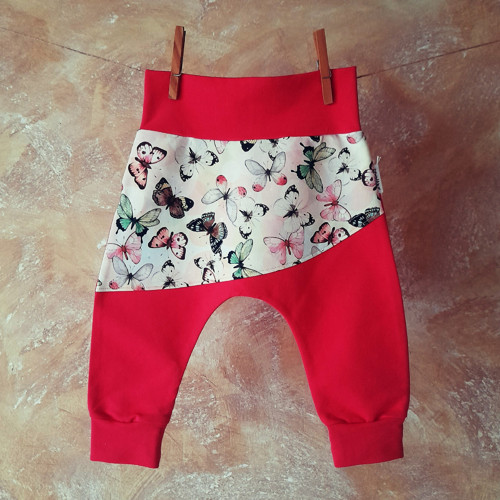Dětské baggy MOTÝLCI NA KORÁLOVÉ vel.80