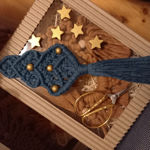 Macrame vánoční dekorace - ozdoba - stromeček