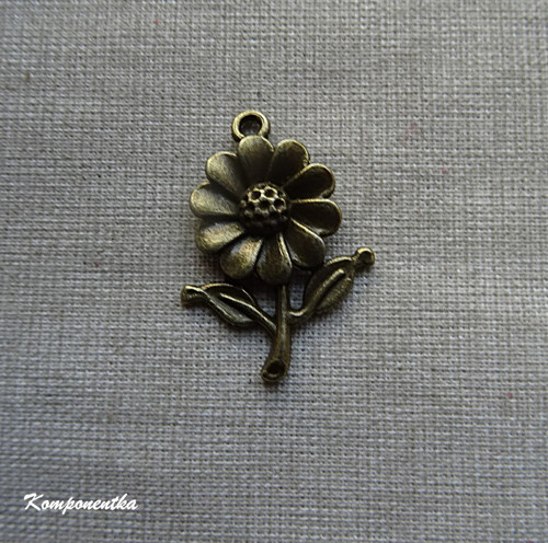 Kovový přívěsek kytička 27x19mm 1kus