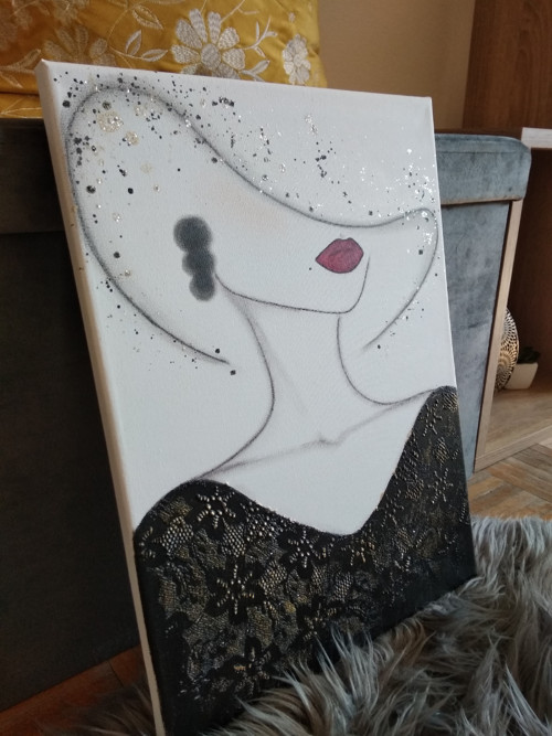 Žena v černých šatech — foto 1