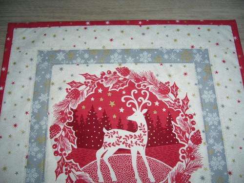 Středový ubrousek s jelínkem — foto 1