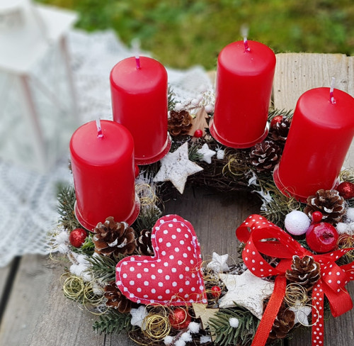 Adventní věneček se srdíčkem — foto 1