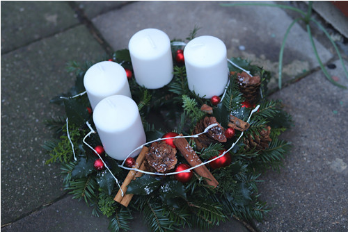 Adventní věneček bílo- červený — foto 1