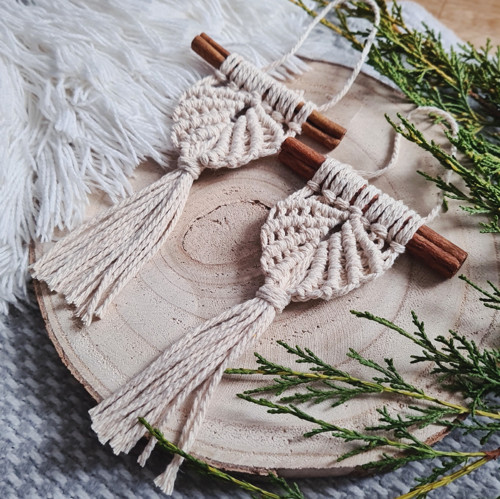Macramé Vánoce - skořicová ozdoba světlebéžová — foto 1