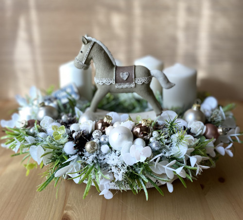 Adventní věnec s koníčkem — foto 1