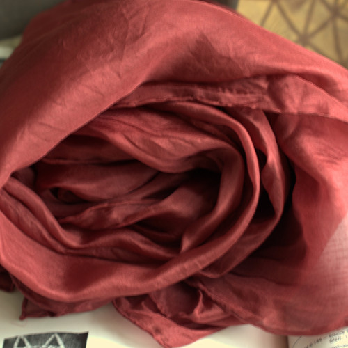 HEDVÁBNÁ ŠÁLA........180 x 45 — foto 1