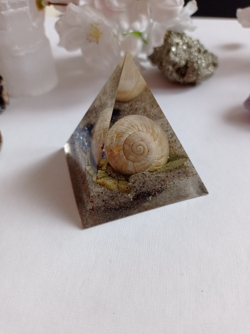 Pyramida s přírodou — foto 1