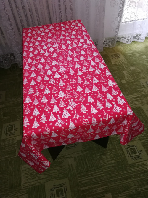 Ubrus "Vánoční" 140x140cm Stromečky