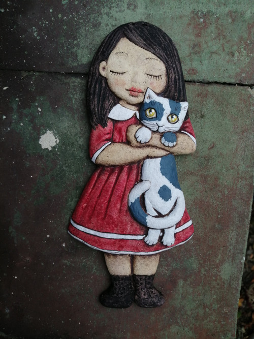 Holčička s kočkou, malovaná — foto 1
