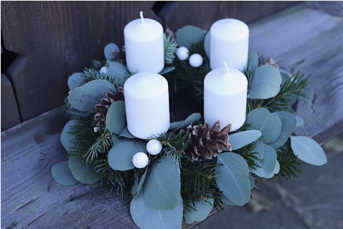 Adventní věneček s eukaliptem — foto 1