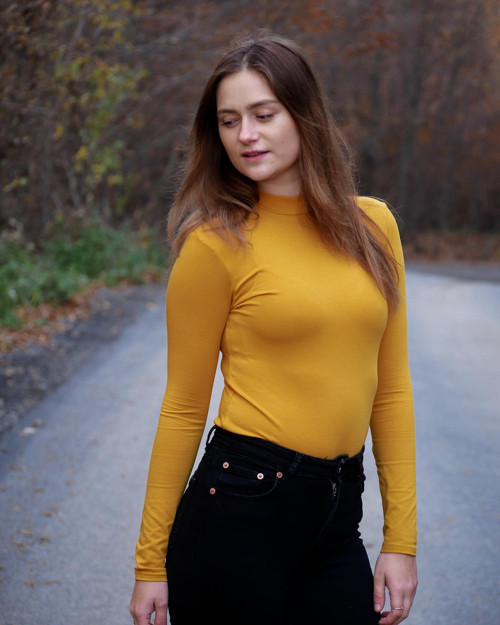 Tričko Tara mustard stojáček