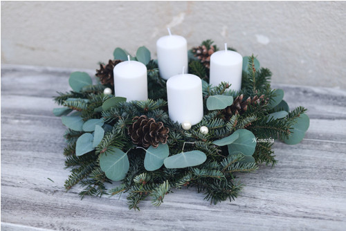 Adventní věneček s eukalyptem