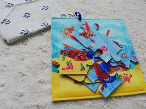 Puzzle s podkladem moře