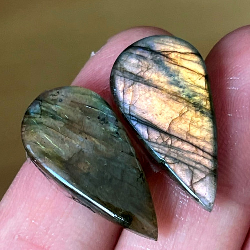 Labradorit kabošony slza pár (č.13)
