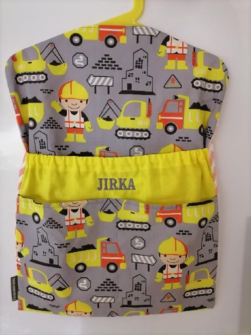 Vyšívané jméno na kapsář