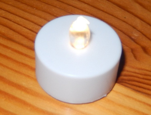 LED svíčka určená k prosvícení dekorací